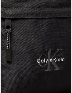Bolso plano Calvin Klein... 2