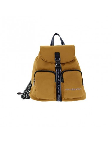 Mochila Feminina com Aba e Fivela...